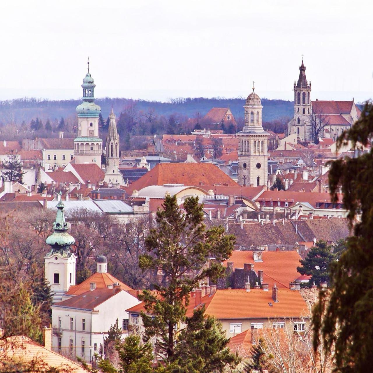Jokai Sopron Apartment Bagian luar foto